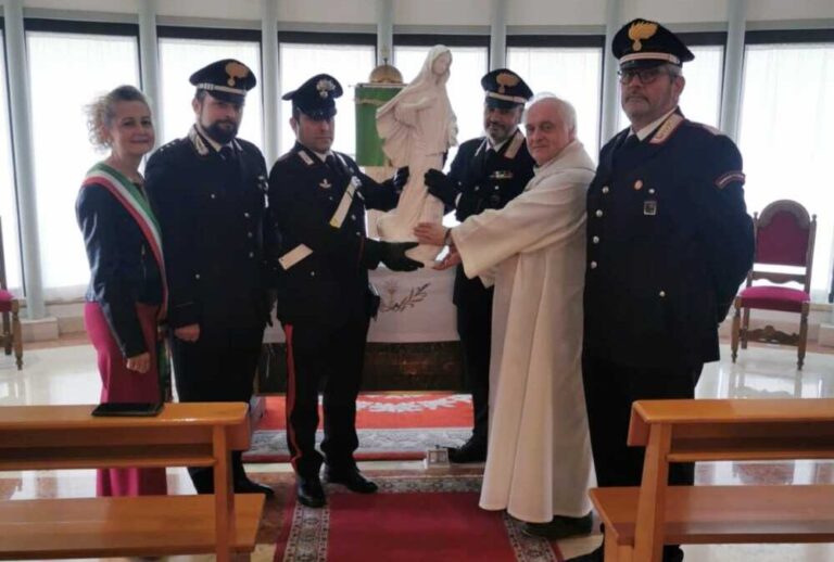 Carabinieri e Sindaco di Cerveteri riconsegnano la Madonna di Medjugorje alla Santissima Trinità