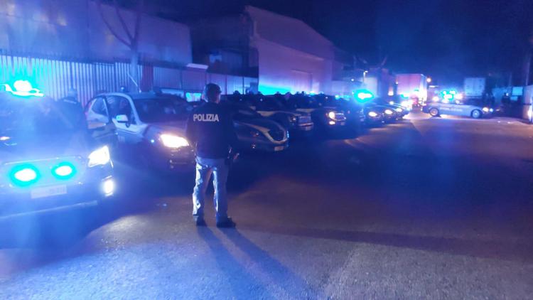 Roma, vasta operazione antidroga a Tor Bella Monaca: 27 in manette