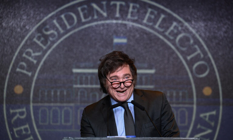 Una nuova era per l’Argentina, l’anarco-capitalista Milei eletto presidente