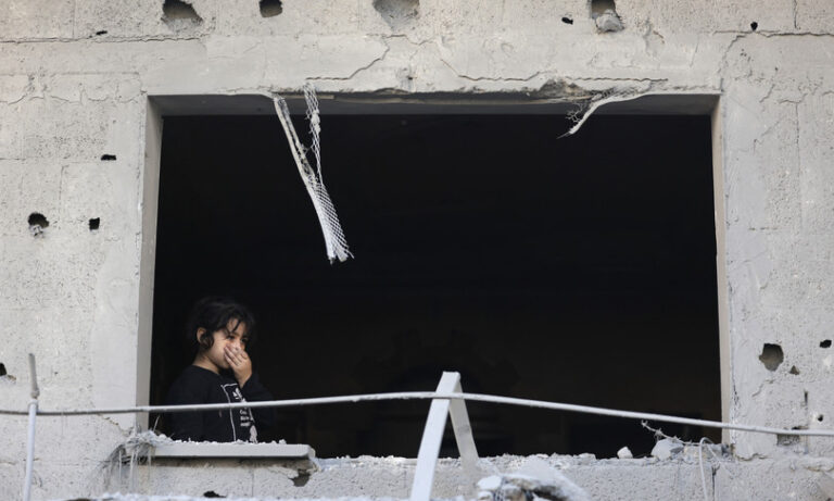 Ancora bombe su Gaza, almeno 26 morti. Un’ora per evacuare l’ospedale di Al-Shifa