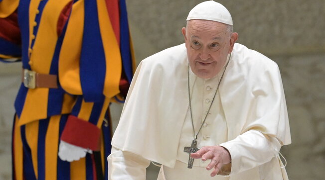 Papa Francesco: “Sono vivo, ho bronchite molto acuta e infettiva”