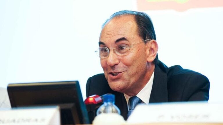 Spagna sotto choc: colpito al volto       il fondatore di Vox