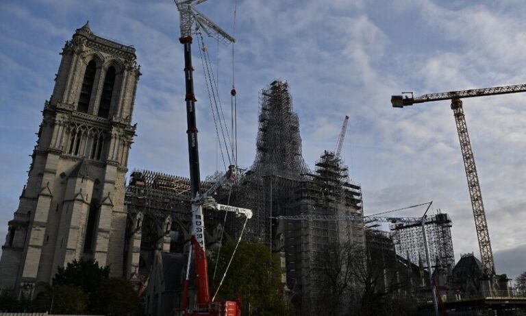 Notre Dame, ricostruita la guglia della cattedrale di Parigi distrutta dall’incendio