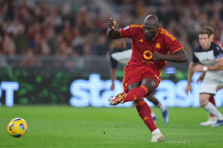 Calcio, la Roma batte nel recupero       il Lecce 2-1