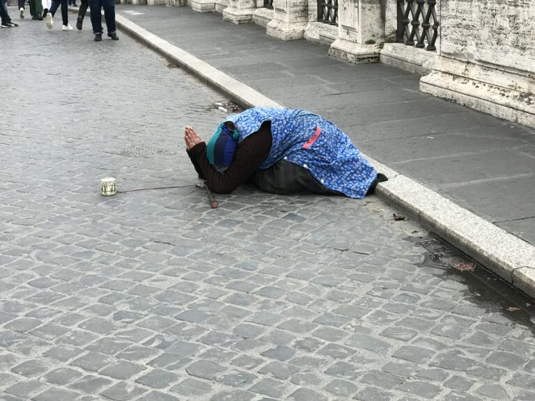 Rapporto choc della Caritas: a Roma sempre più poveri