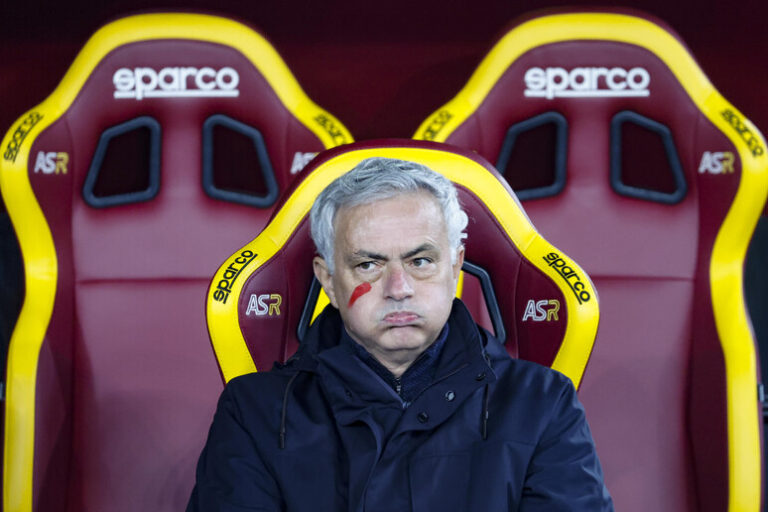 Calcio: Mourinho ‘Nessuna festa, Roma ancora da alti e bassi’