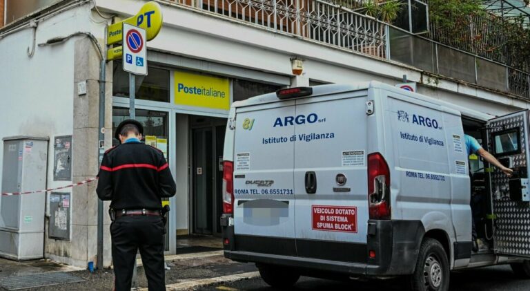 Roma, rapina a mano armata all’ufficio postale di Grottarossa