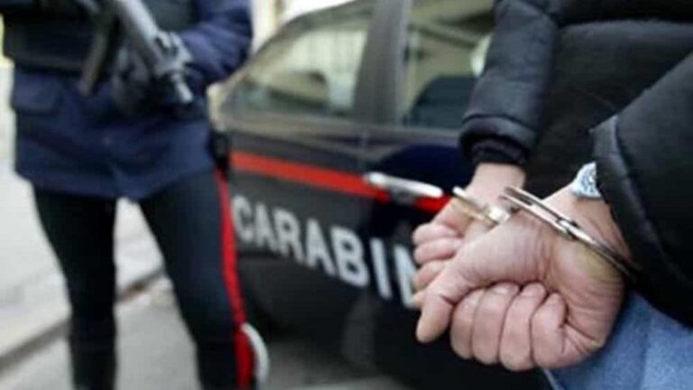 Ostia, appicca incendio in casa per ripicca contro ex: arrestato