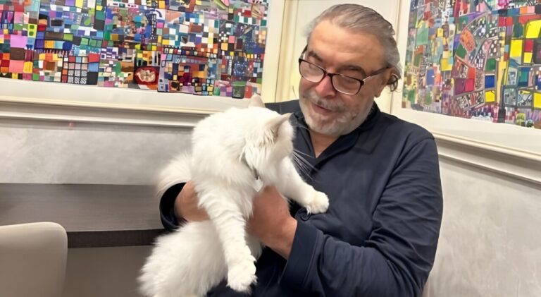 Scomparsa del gatto di Nino Frassica, indagate la moglie dell’attore e la figlia della donna