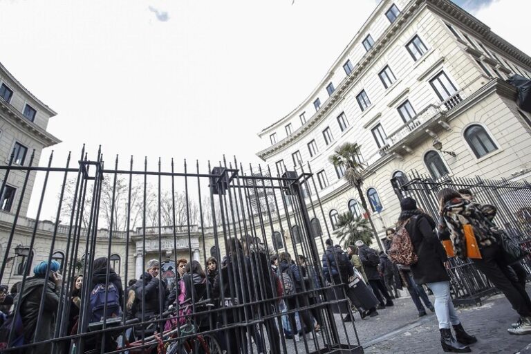 Tra Palestina e lotta ai femminicidi, occupati due licei di Roma