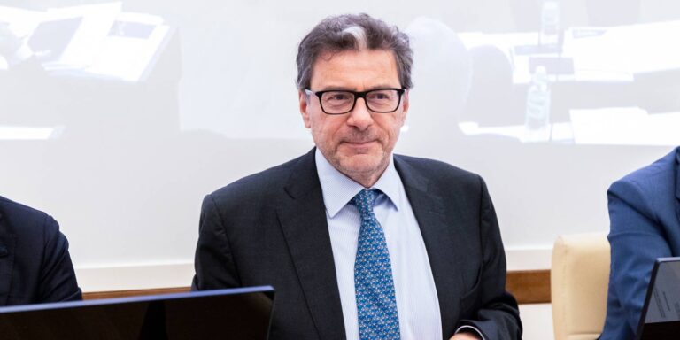 Oggi si riunisce l’Eurogruppo, tra prospettive economiche “resilienti” e il nodo del Mes