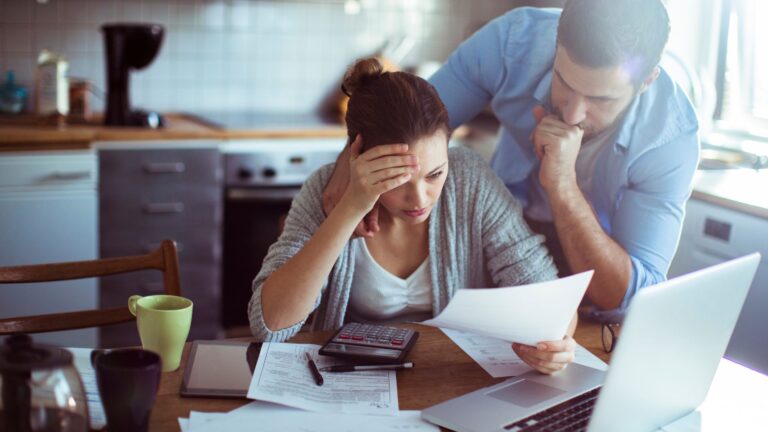 Mutui alle stelle, famiglie senza soldi: nelle rate se ne va più di metà del reddito