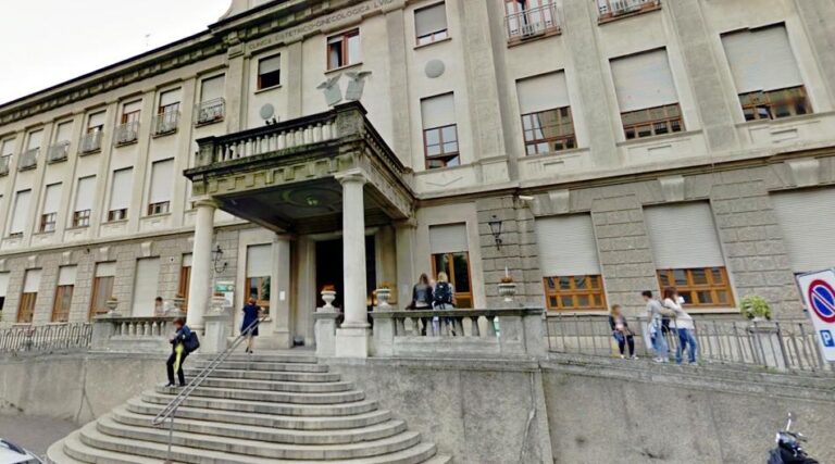 Milano, si sveglia nuda sul tavolo in un ristorante: si sospetta una violenza sessuale