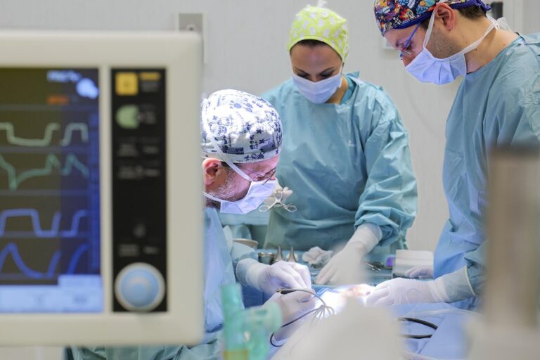 Bambino Gesù: intervento di microchirugia all’orecchio per due gemelline di cinque anni