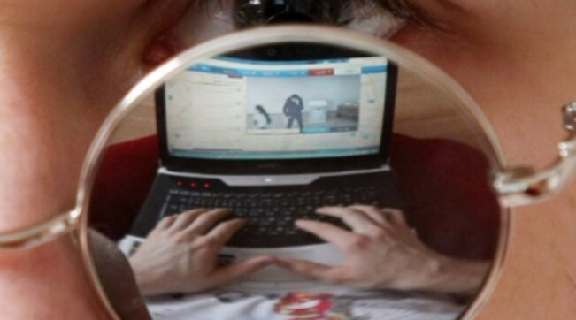 Milano, abusi sessuali su minori in diretta streaming sul web: arrestate due persone