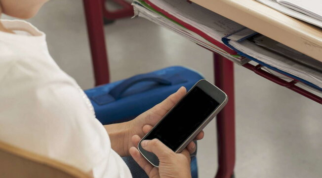 Marsala, 16enne soggiogata dal fidanzato. La madre di lei lo denuncia: braccialetto elettronico a entrambi