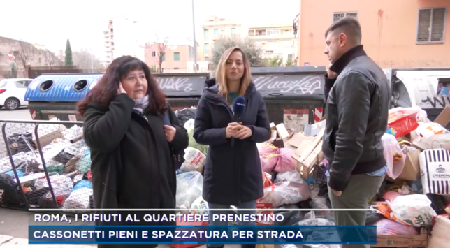 Emergenza rifiuti a Roma, la rabbia degli abitanti: “Pulizia a macchia di leopardo, non ne possiamo più”
