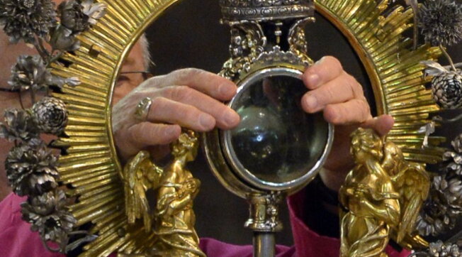 Napoli, San Gennaro ripete il prodigio della liquefazione del sangue