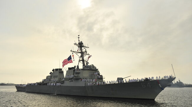 Mar Rosso, Houthi filo-iraniani attaccano nave da guerra Usa e mercantili