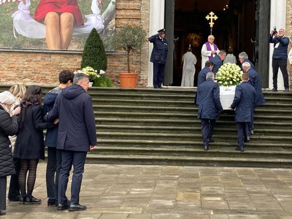 Padova, in migliaia ai funerali di Giulia Cecchettin: grande commozione