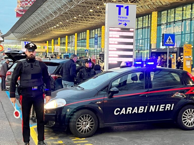 Contrasto dei Carabinieri a taxi e NCC abusivi all’aeroporto Leonardo Da Vinci