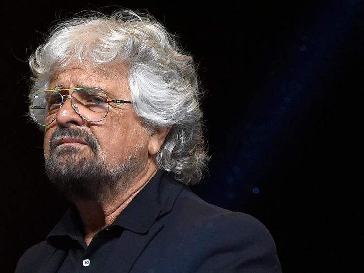 Beppe Grillo dimesso dall’ospedale, il nipote: “Sta bene”