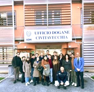 Gli studenti dell’Università degli Studi Internazionali di Roma all’Ufficio Dogane di Civitavecchia