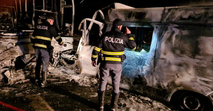 Scontro tra un pullman un’ambulanza in galleria a Urbino, 4 morti