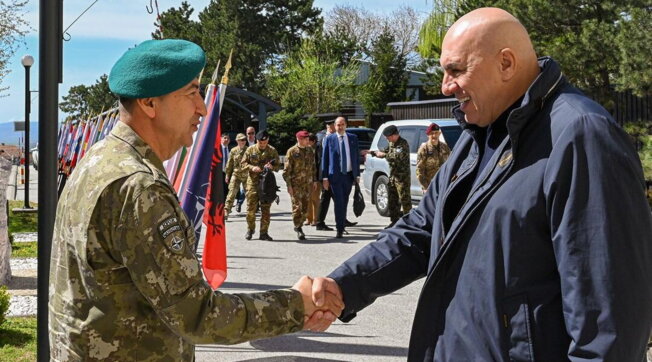 Kosovo, il ministro Crosetto incontra    i militari italiani
